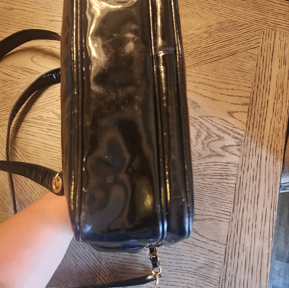 CHANEL Black and Gold Shoulder Bag - Picture 15 of 15